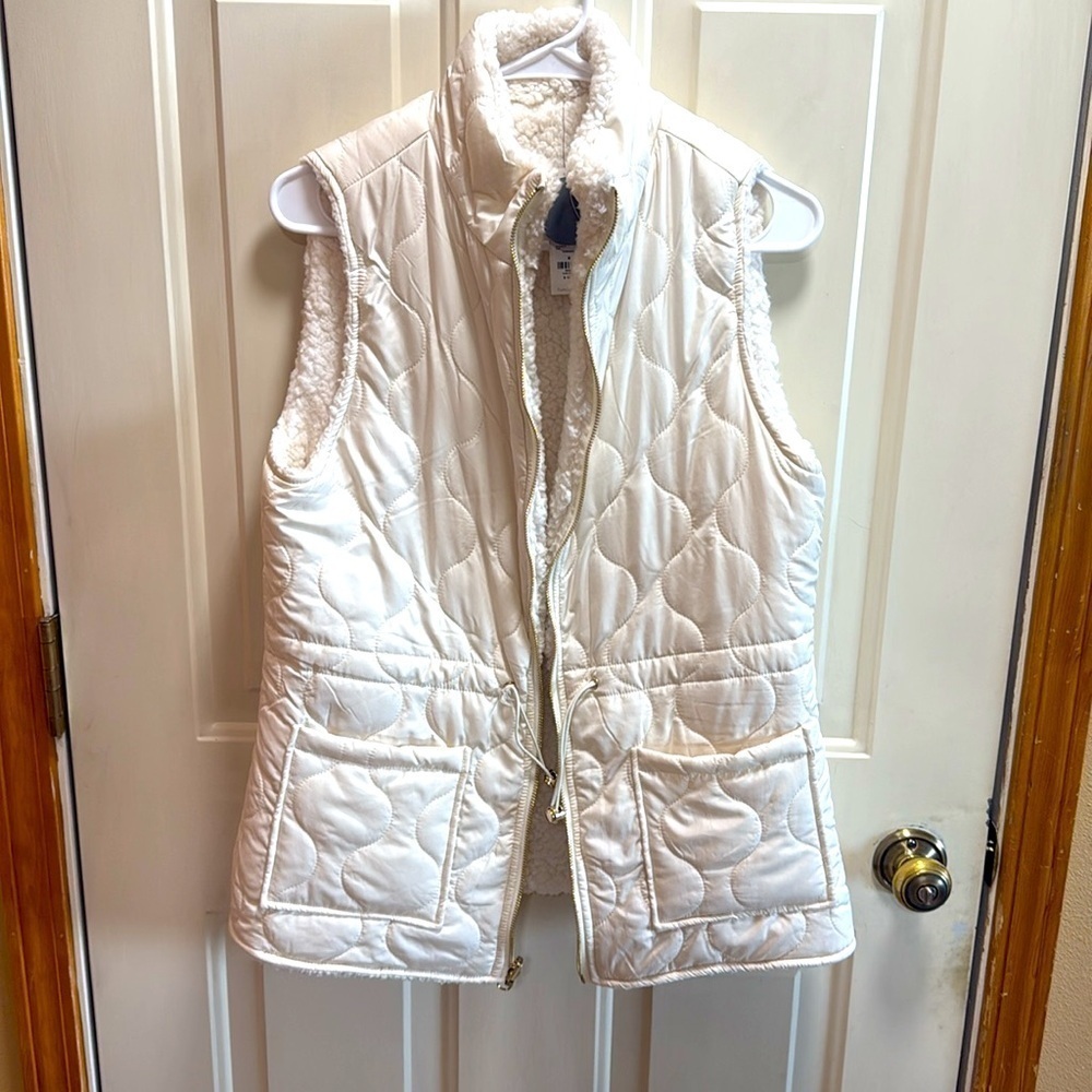 NWT Francesca’s  Quilted Down Reversible White Teddy Bear  Fleece Vest size M